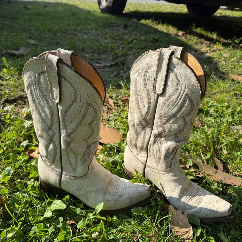Idyllwind White Heeled Boots